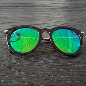 Chic Brown Sunglasses with Reflective Green Lenses